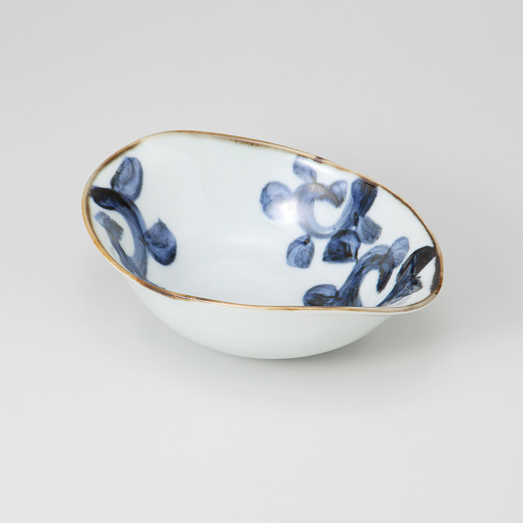 藍唐草 ひねり中鉢 [ 小鉢・中鉢 ] 17.7×13.4×6cm