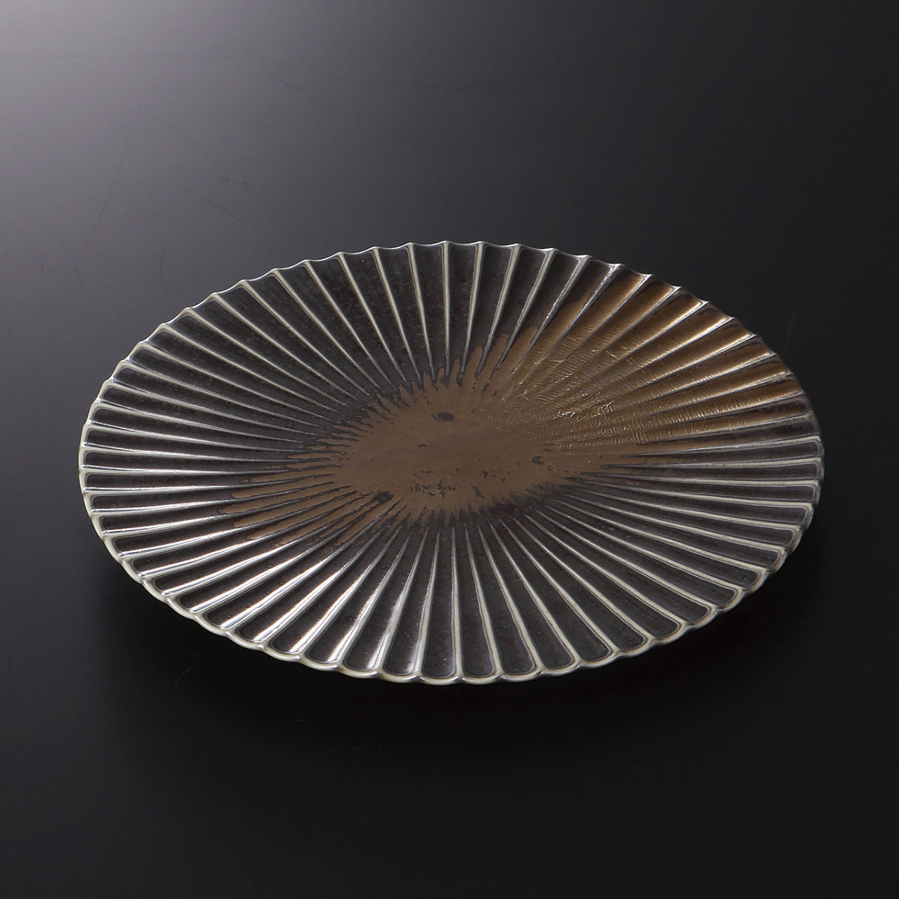 ゴールド吹き 筋彫丸皿 22×1.8cm