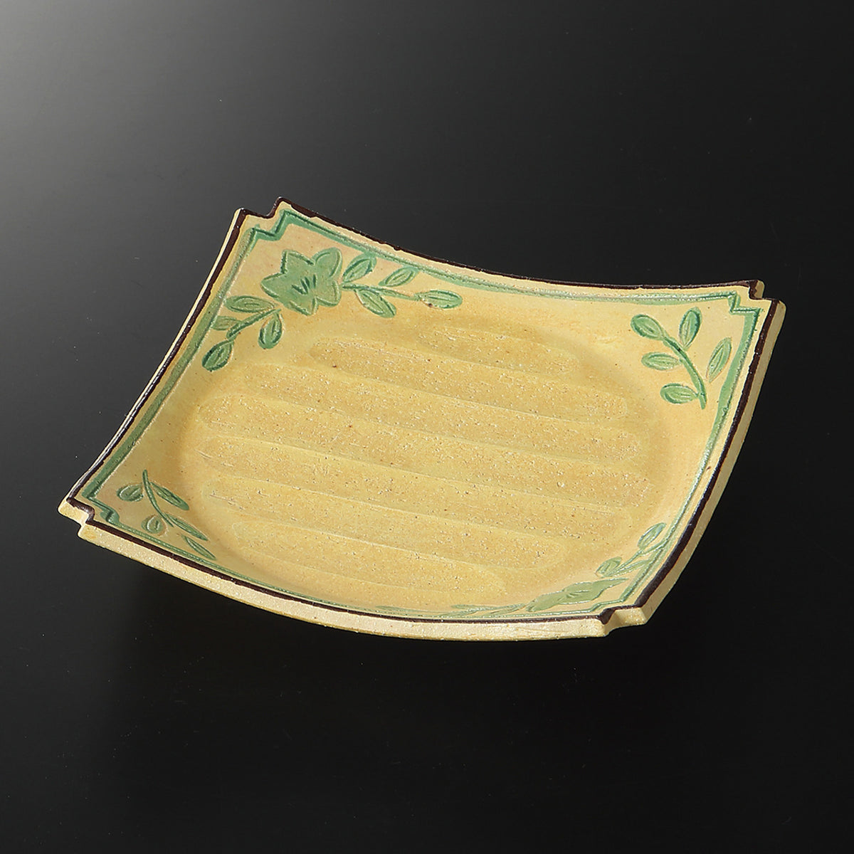 黄緑小花 隅切角前菜皿 17.5×17.5×3.4cm