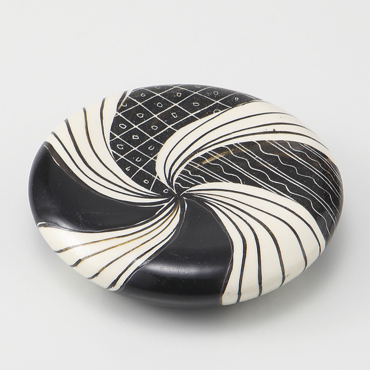 黒渦紋 丸台皿 10×2.5cm