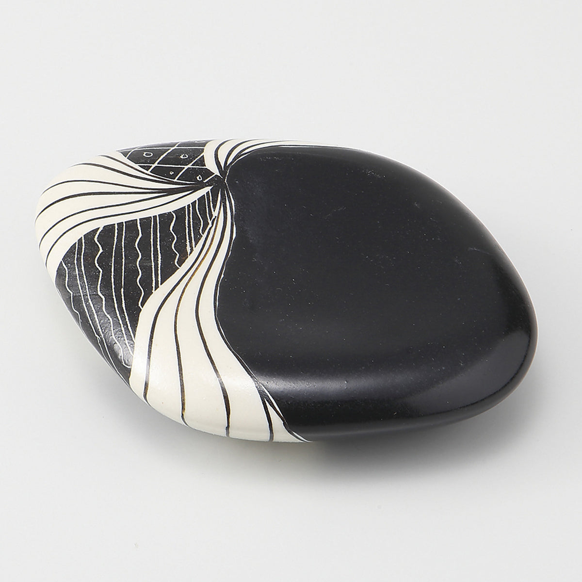 黒渦紋 変形台皿 12.5×9.8×2.5cm