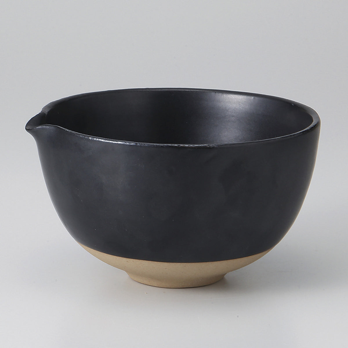 黒釉 片口抹茶碗 13.2×12.8×7.3cm
