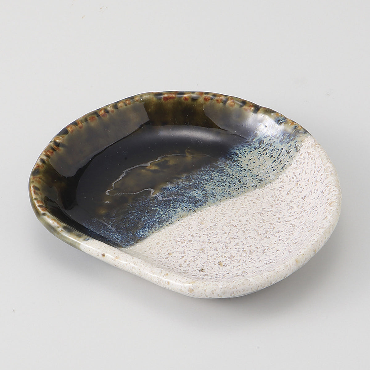 織部ヌリ分 半月小皿 10.6×9.5×1.8cm