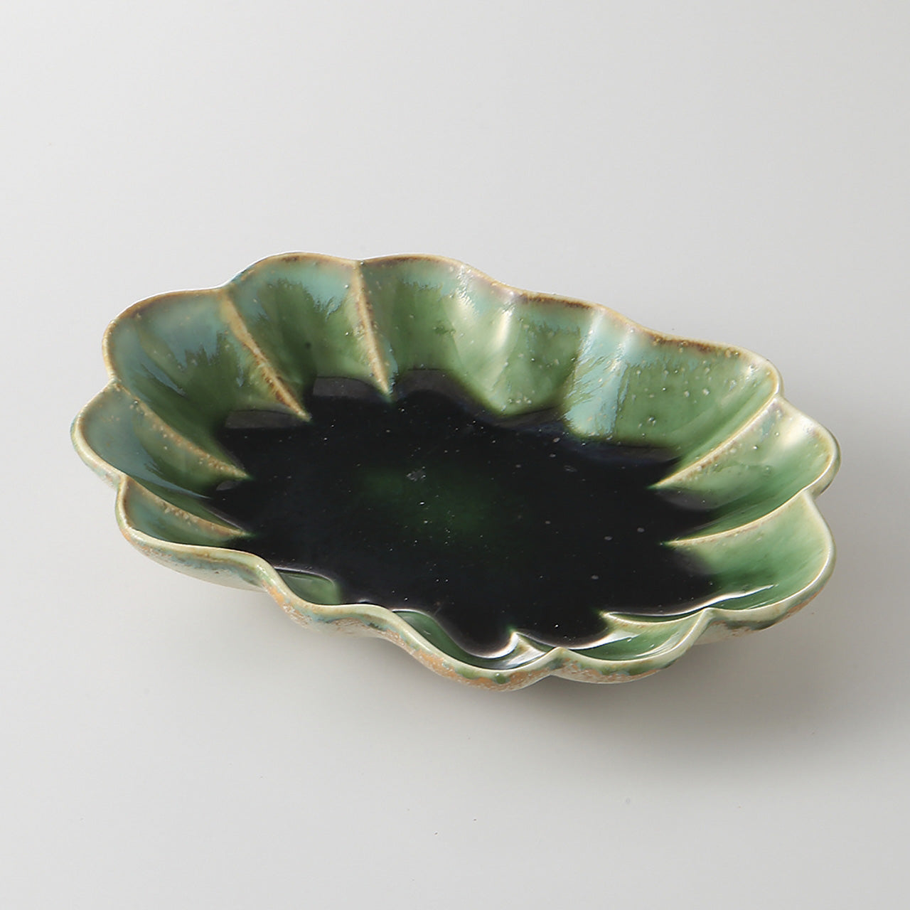 織部塗分 輪花楕円皿 18×12.5×3.5cm