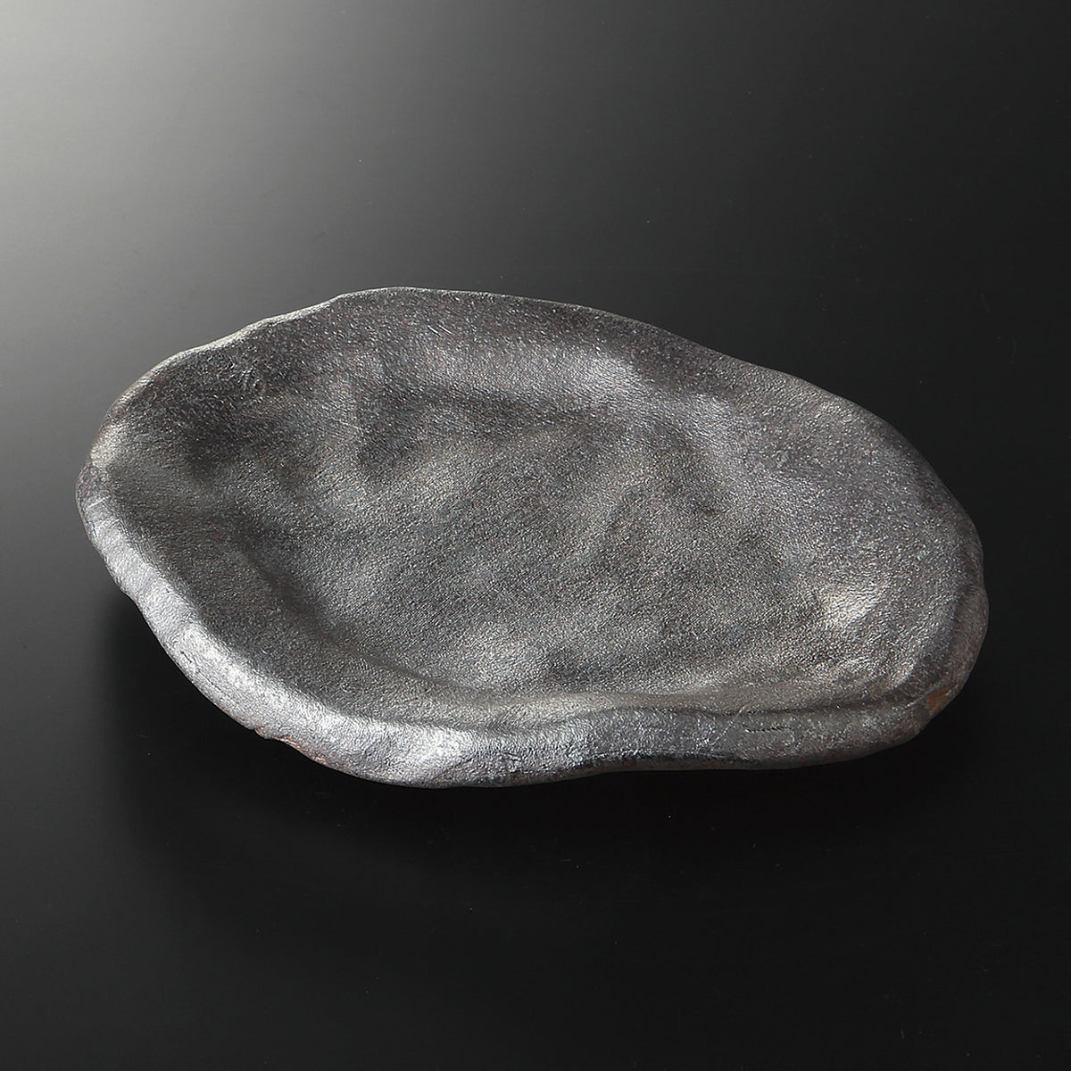 炭化金彩 手捻り皿 20×14×2.6cm