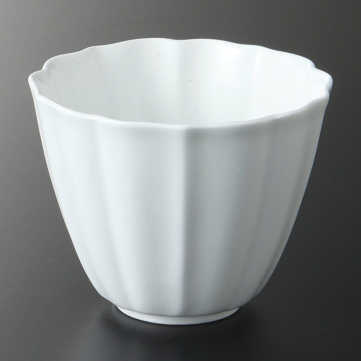 白磁 輪花4.5小鉢 8.5×6.7cm