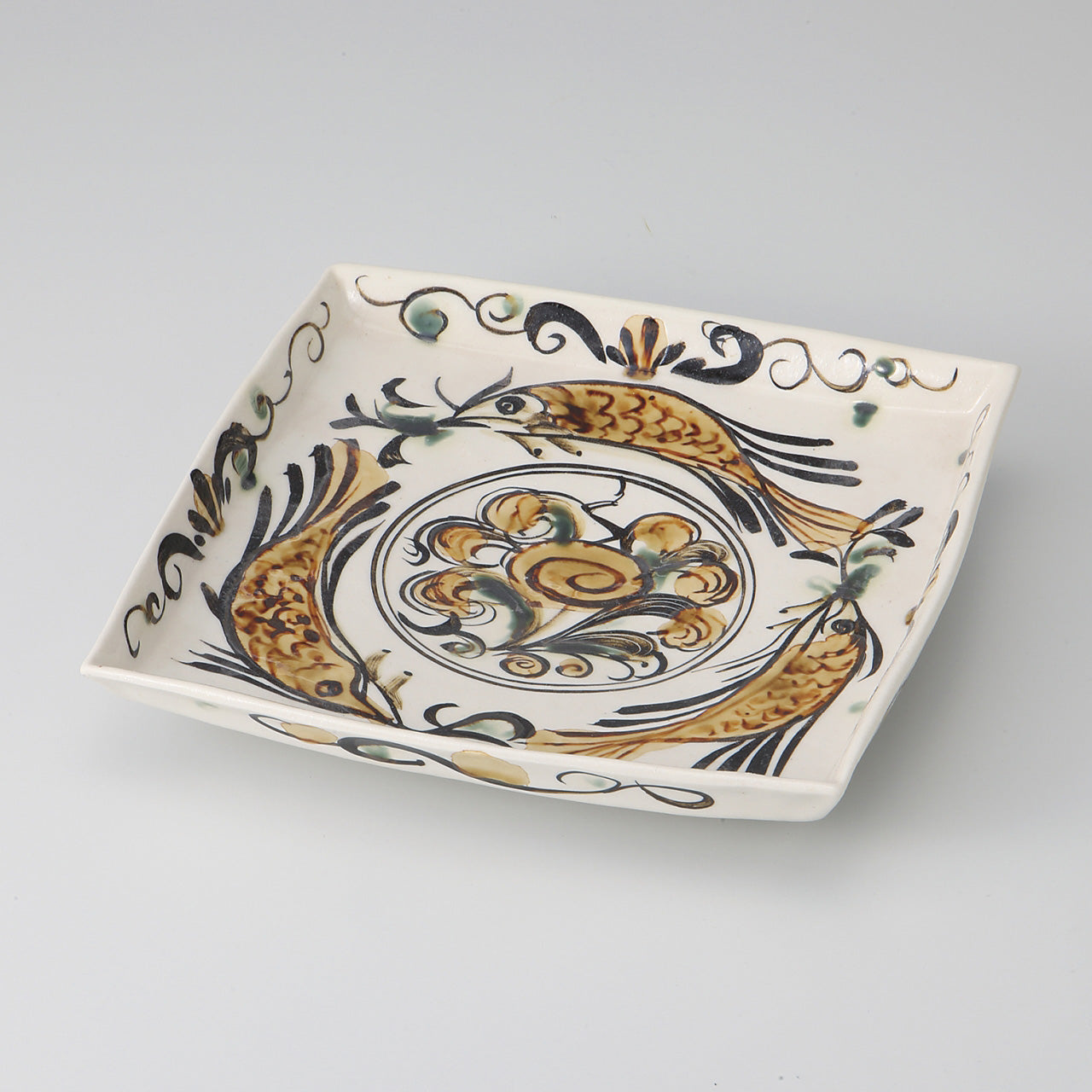 飴釉魚紋 角大皿 21×20.7×3.8cm