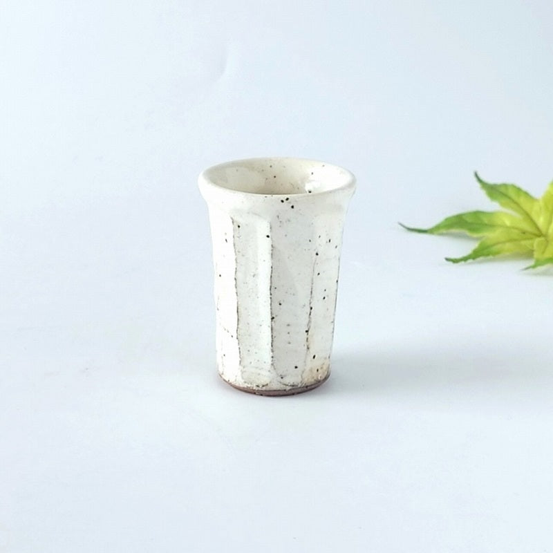 粉引面取り 盃 [ 酒器・徳利・ぐい吞み ] 5×7cm 約40cc