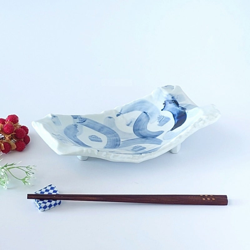 美濃焼 藍の濃淡が食卓でさりげなくなじむ 藍彩 長岩向付 | 流れをつくる細長い向付皿 ( 向付 / 長皿 )