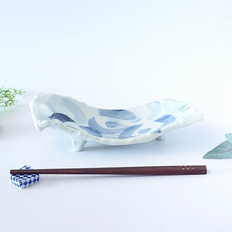 美濃焼 藍の濃淡が食卓でさりげなくなじむ 藍彩 長岩向付 | 流れをつくる細長い向付皿 ( 向付 / 長皿 )