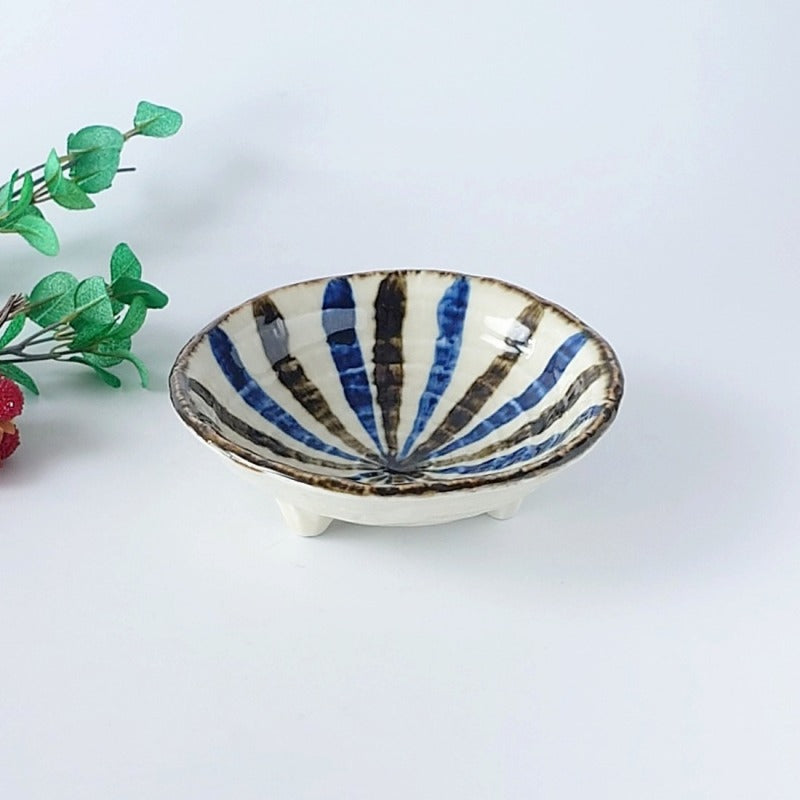 安南十草 三ツ足中鉢 [ 小鉢・中鉢 ] 15.8x15.3x6.3cm