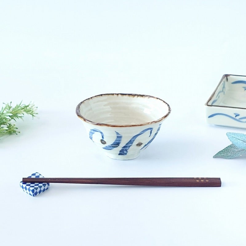 美濃焼 さりげない絵柄でいつもの食卓が少し楽しくなる くじら めし碗 [ 小丼 / めし碗 ]食卓にさりげない楽しさを添える 飯碗