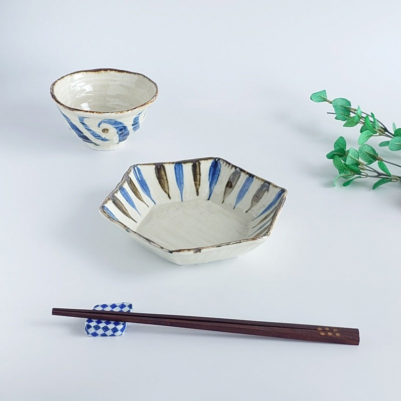 美濃焼 染付の定番柄 安南十草 六角鉢｜料理を引き立てる、昔ながらの
