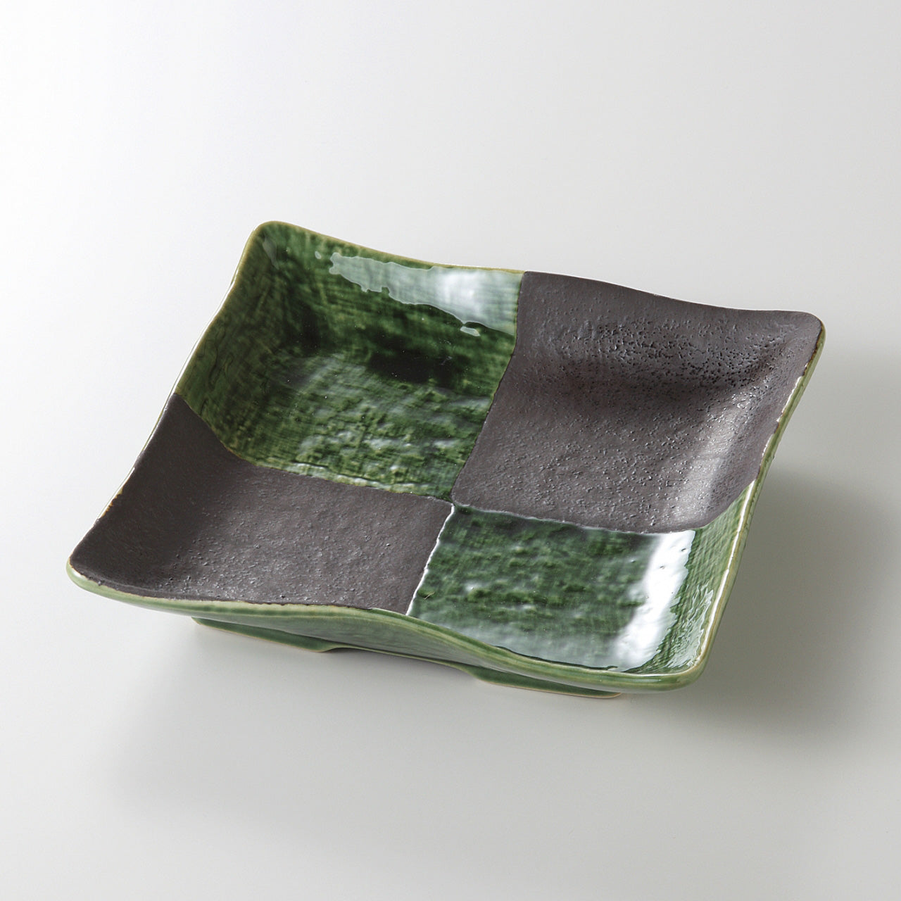 織部黒市松 正角皿 18.3×3.4cm