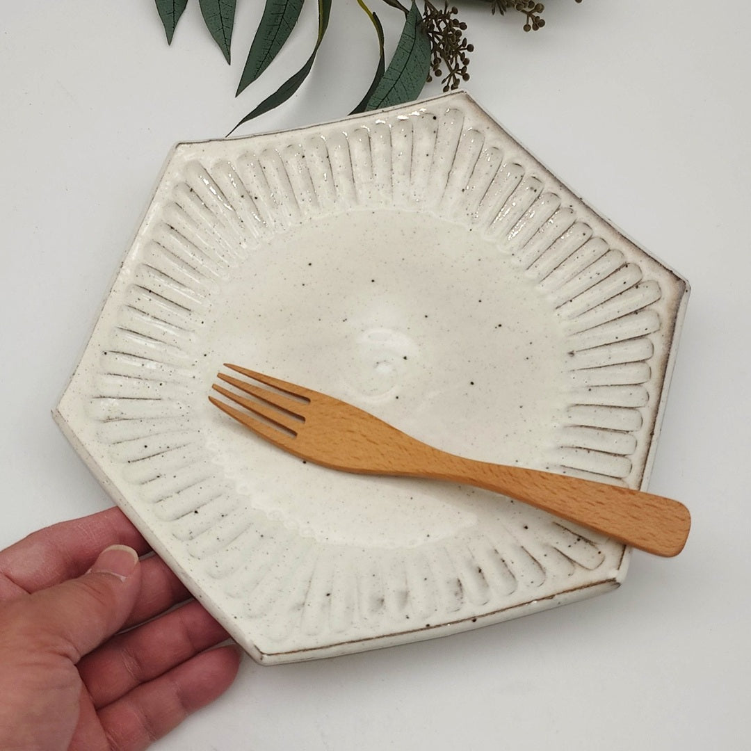 粉引削ぎ目 六角皿(大) [ 変形皿 ] 毎日のごはんに使いやすい 24×21cmの手造り皿