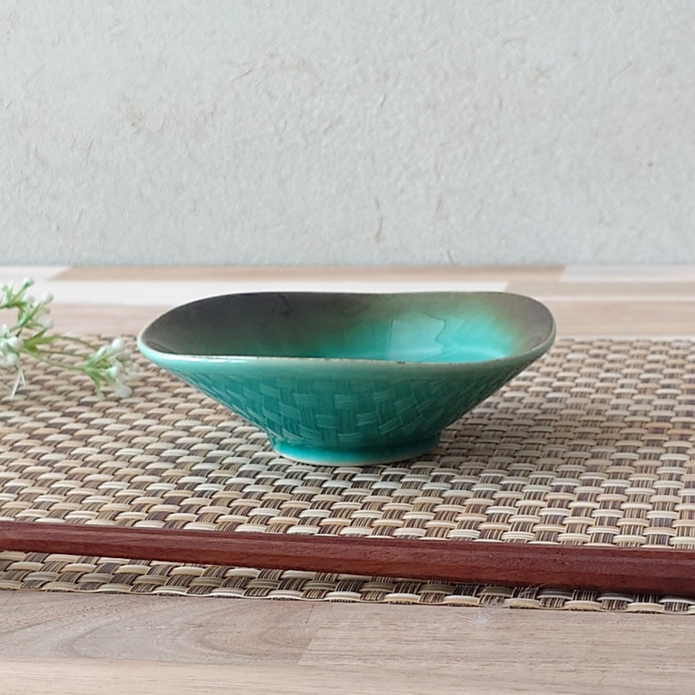 緑釉 三角浅鉢 [ 小鉢 ] 12.1x12x3.8cm