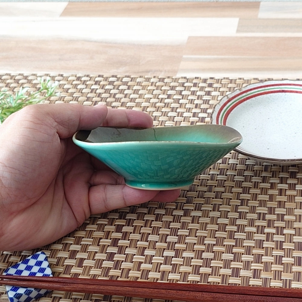 緑釉 三角浅鉢 [ 小鉢 ] 12.1x12x3.8cm