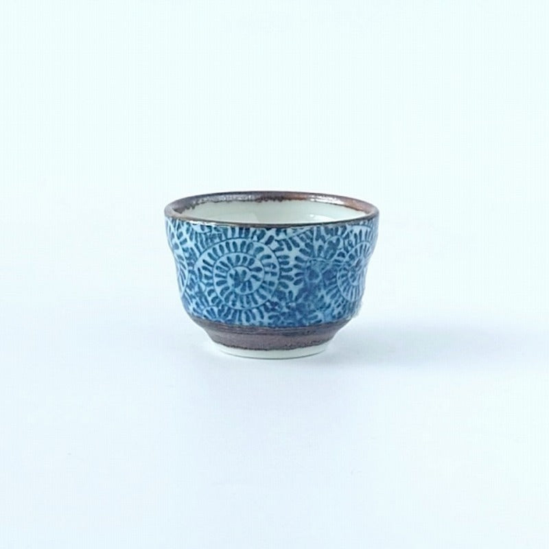 たこ唐草 ぐい呑(中) [ 酒器・徳利・ぐい吞み ] 5.8×3.8cm
