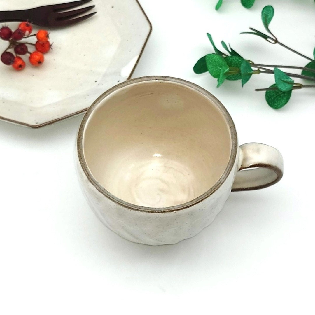 美濃焼 白粉引削ぎ丸マグ｜ころんとしたやさしい丸みのマグ