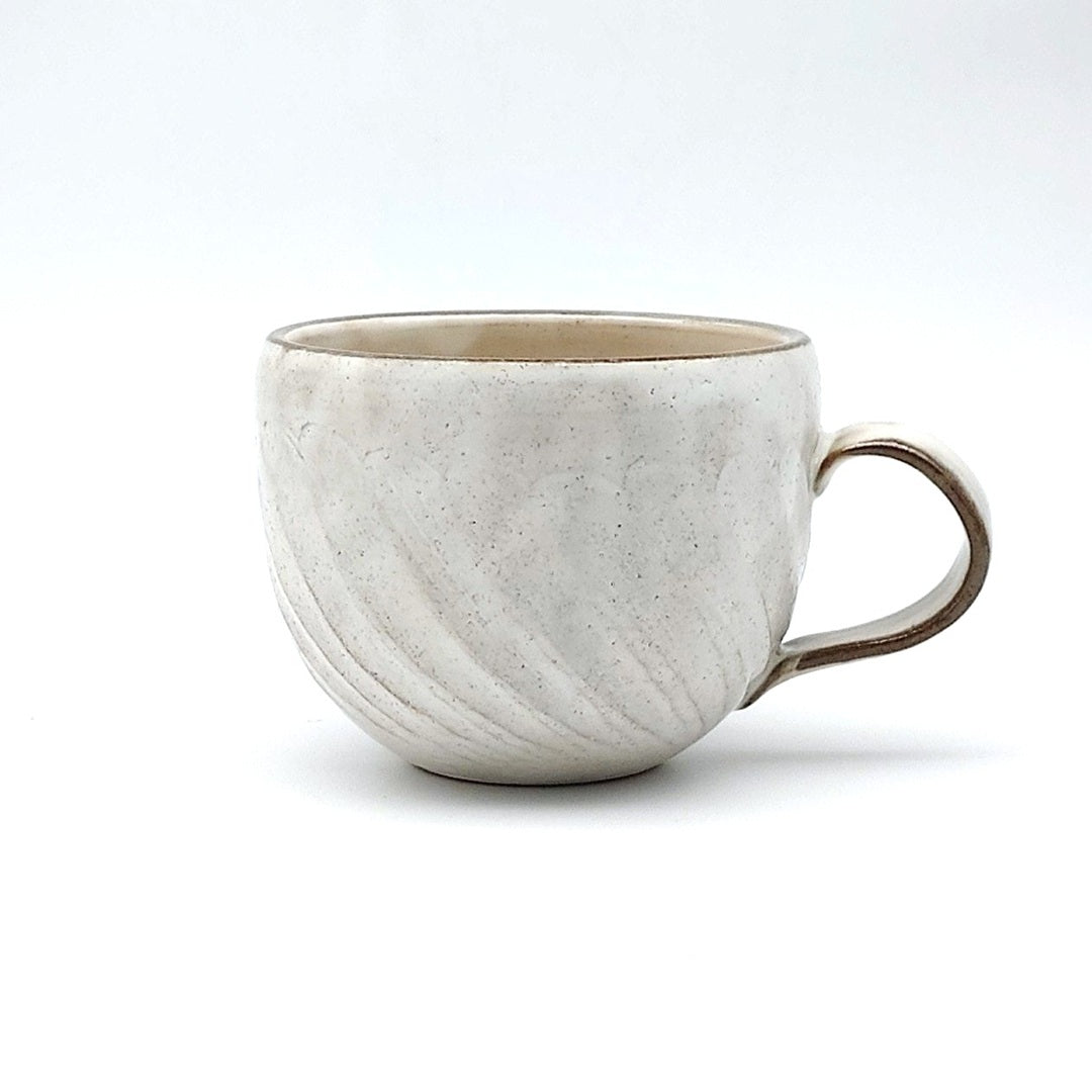 美濃焼 白粉引削ぎ丸マグ｜ころんとしたやさしい丸みのマグ