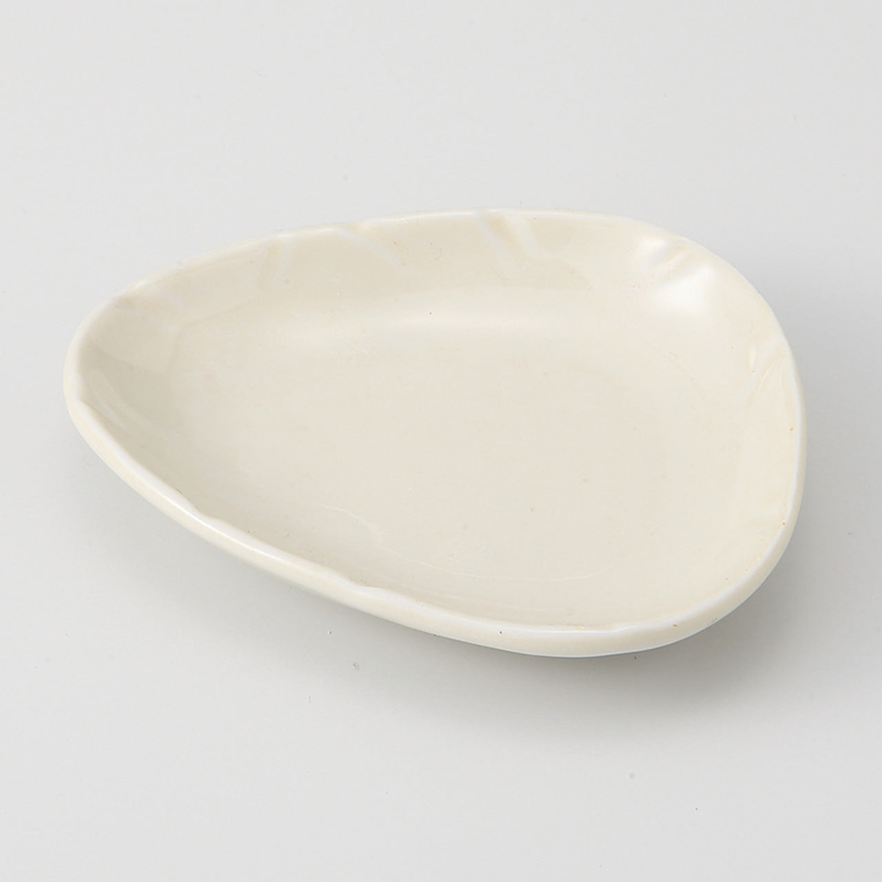 クリーム おにぎり小皿 10.5×8.6cm