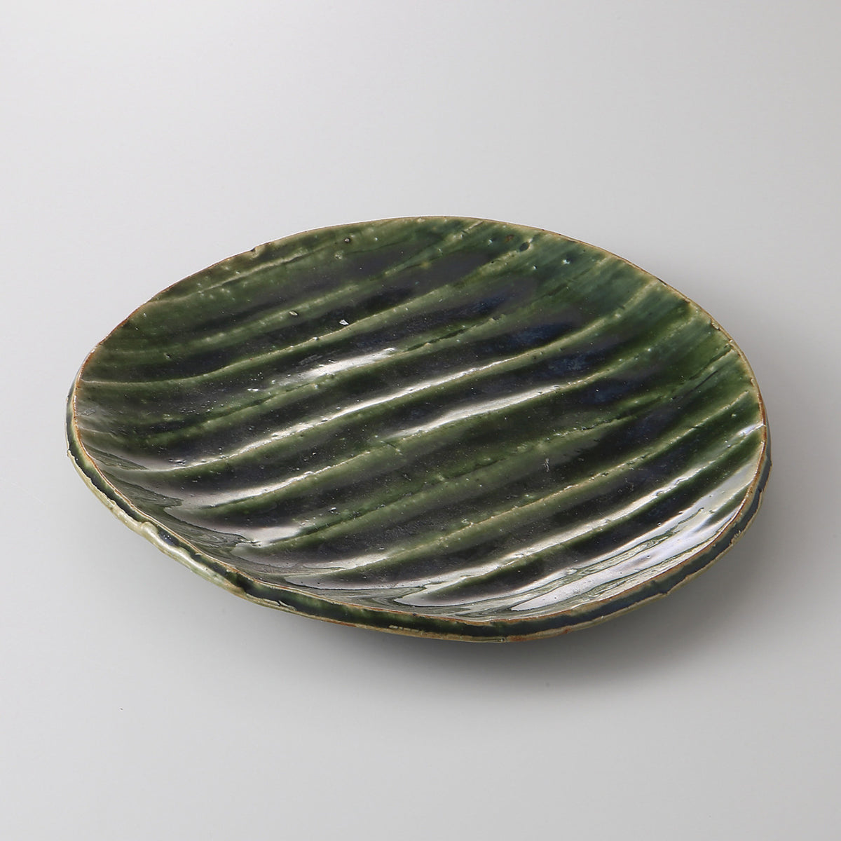 織部 しのぎ手丸皿 23×22.5×2.4cm