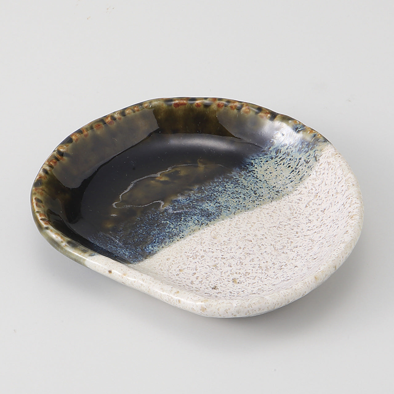 織部ヌリ分 半月小皿 10.6×9.5×1.8cm