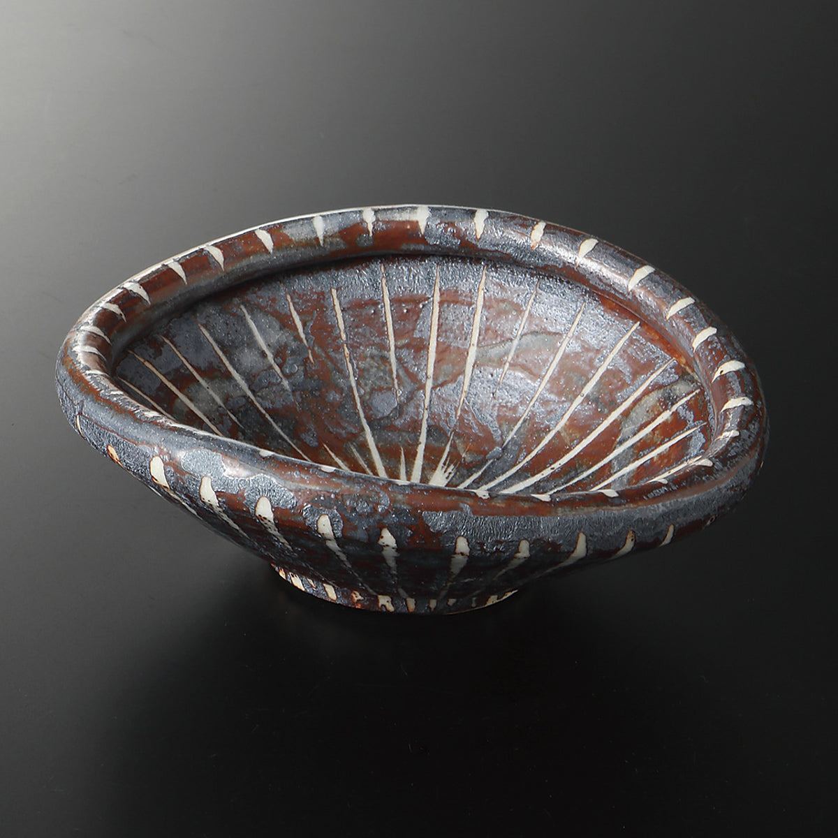 鼠志野十草 玉渕たわみ小鉢 14.6×13×5cm