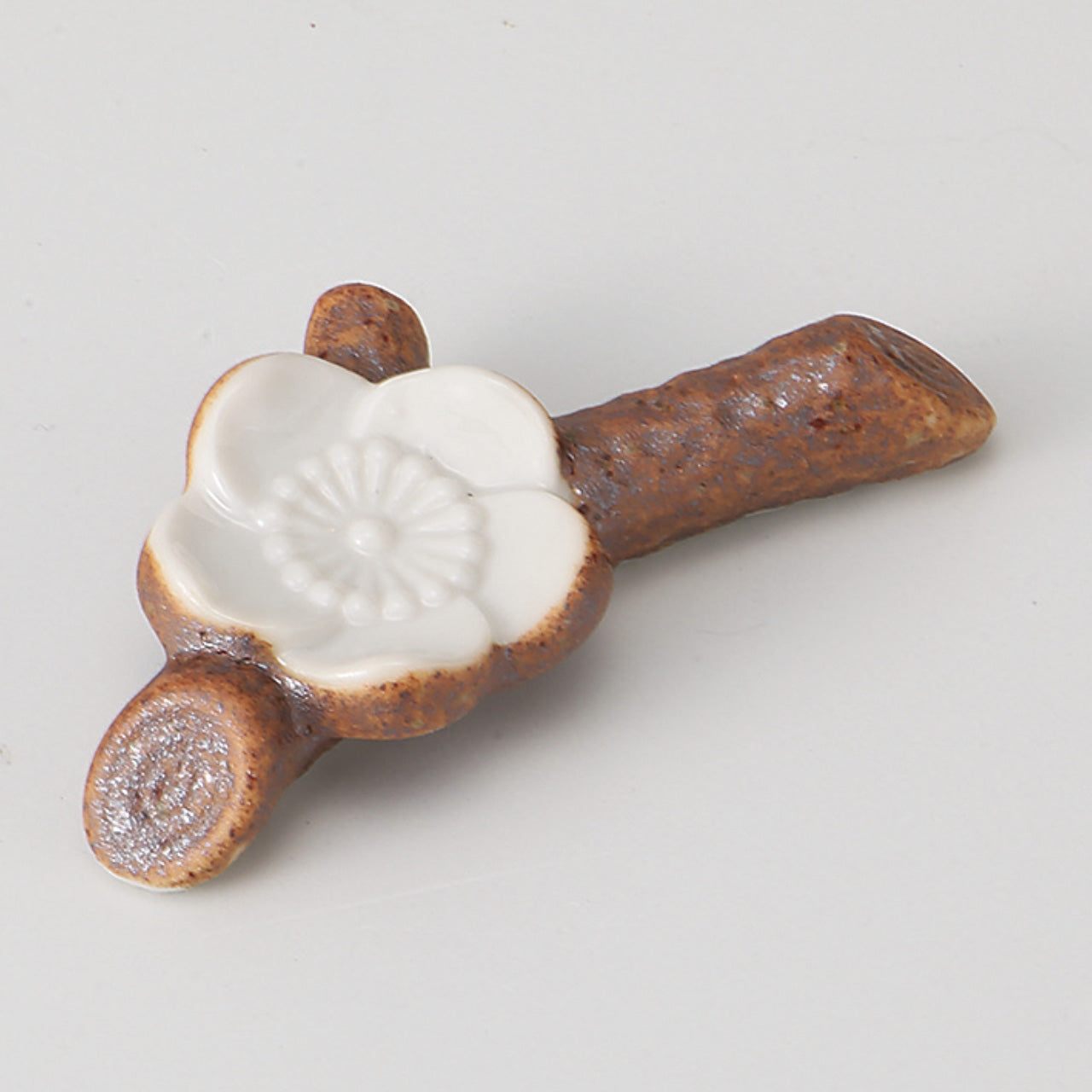 白 梅枝箸置 6×3×1.4cm