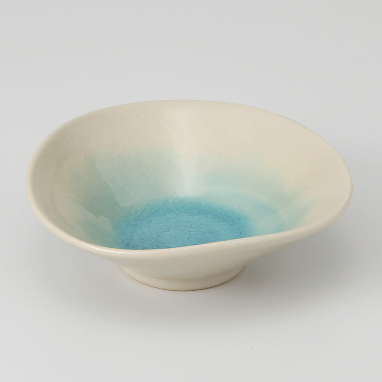 白雲 三角浅鉢 12.1×12×3.8cm