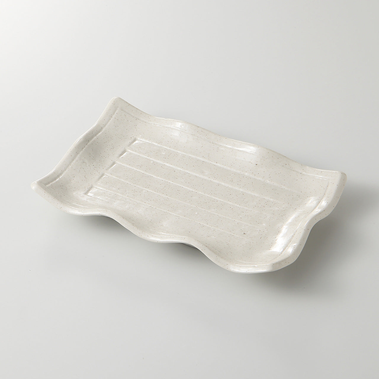 粉引釉 波渕焼物皿 20.9×13.2×2.9cm