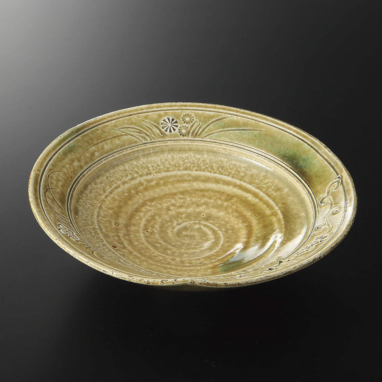 黄瀬戸草彫 三つ押6寸皿 19.2×4.6cm