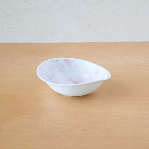 美濃焼 淡彩花 ( 桃 ) ひねり中鉢 [ 小鉢・中鉢 ] 約17.6×13.4×5.5cm